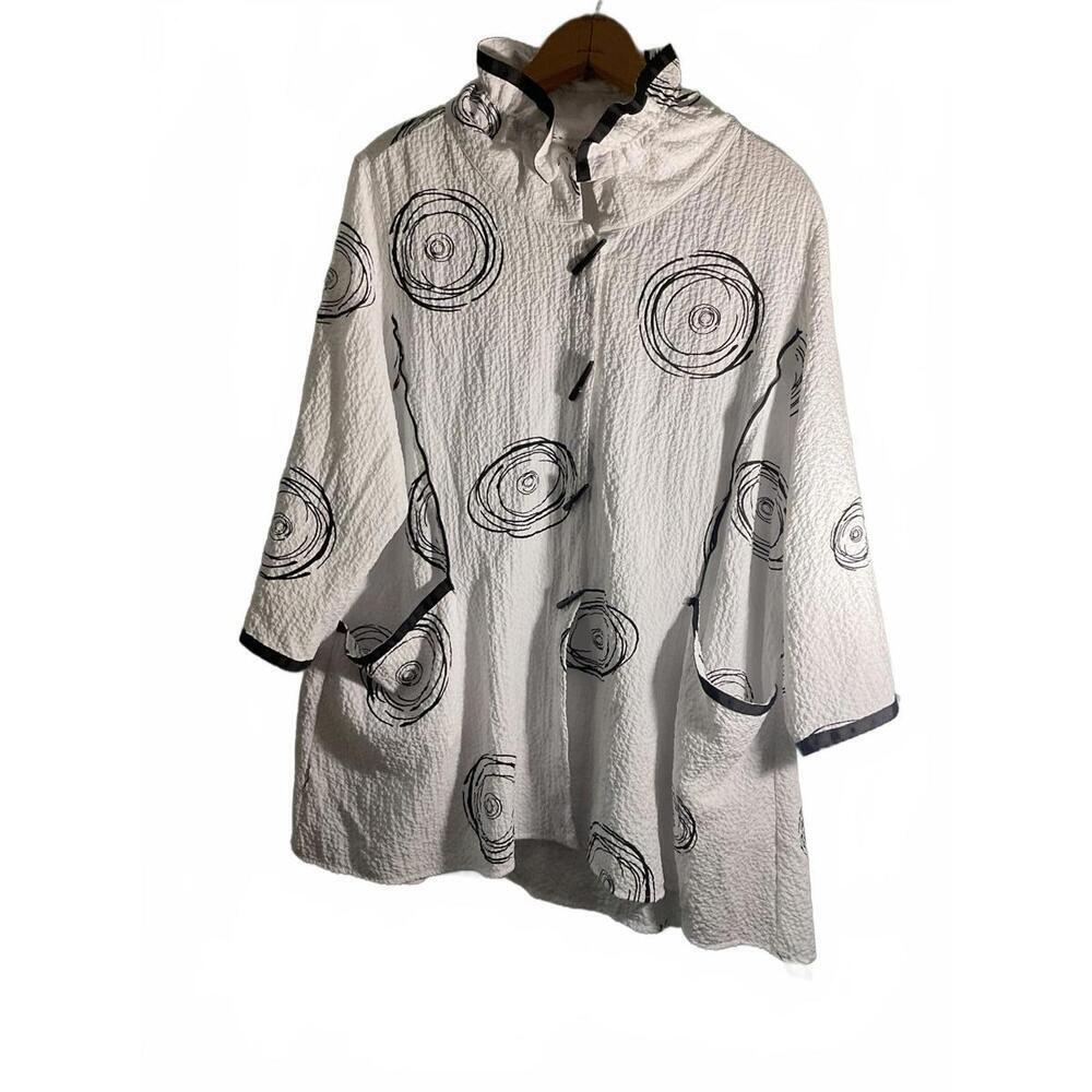 Moonlight Art to Wear White/Black Button Tunic with Ruffled wired collar XL